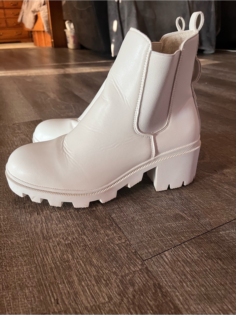 Women’s White Chunky Chelsea Boots - Sleek Slip-On Style
